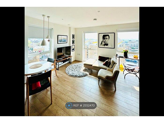 2 Bedroom Flat To Rent In Vitruvian Court, London, E14