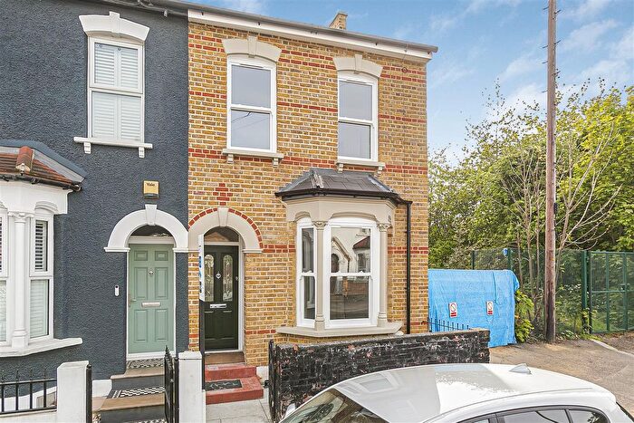 3 Bedroom End Of Terrace House To Rent In Shernhall Street, Walthamstow, London, E17
