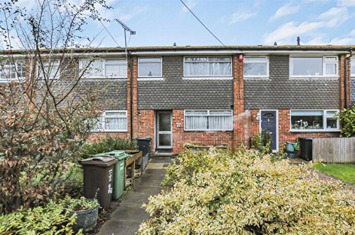 3 Bedroom Terraced House For Sale In Ringway Road, Park Street, St. Albans, AL2