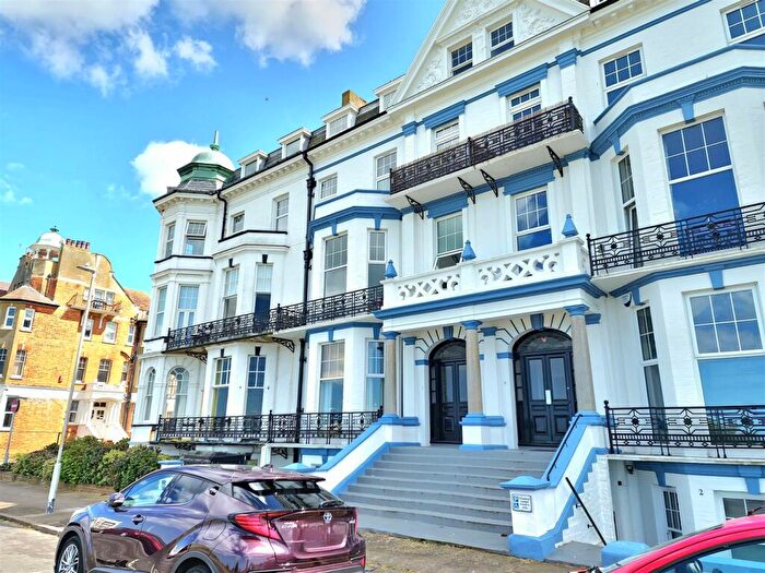 2 Bedroom Flat To Rent In Lewis Crescent, Cliftonville, Margate, CT9