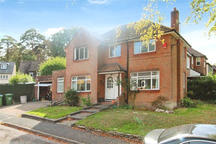 3 Bedroom Detached House For Sale In Underwood Close, Southampton, Hampshire, SO16