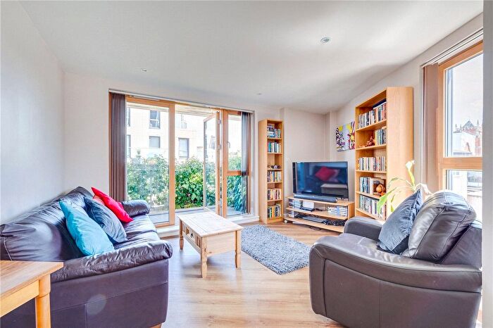 1 Bedroom Flat To Rent In Dairy Close, London, SW6