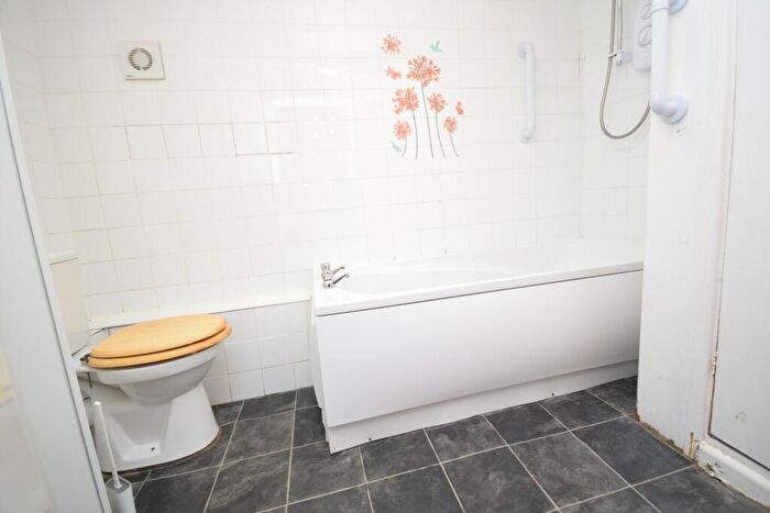 1 Bedroom Flat To Rent In Summerland Street, Barnstaple, EX32