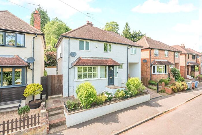 3 Bedroom Detached House For Sale In Cliffe Road, Godalming, Surrey, GU7