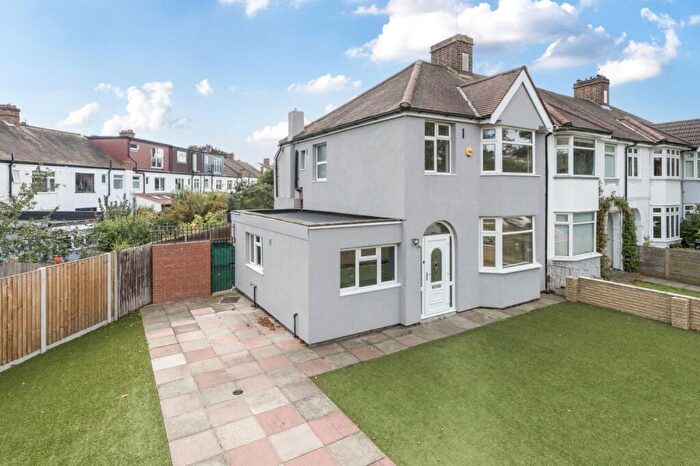 3 Bedroom End Of Terrace House To Rent In Milborough Crescent London, SE12