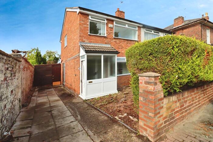 3 Bedroom Semi-Detached House To Rent In Balls Road, Oxton, CH43