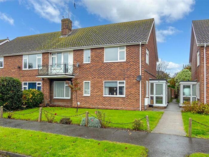 2 Bedroom Maisonette For Sale In Cove Road, Rustington, West Sussex, BN16