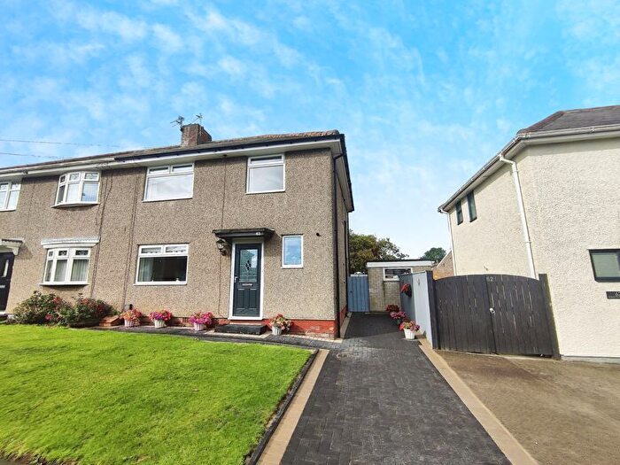 3 Bedroom Semi-Detached House For Sale In Mayfield Avenue, Cramlington, NE23