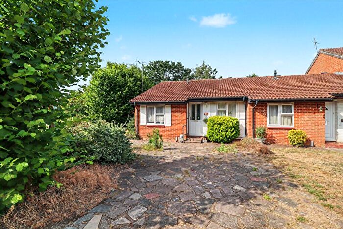 2 Bedroom Bungalow For Sale In Bitterne Drive, Woking, GU21