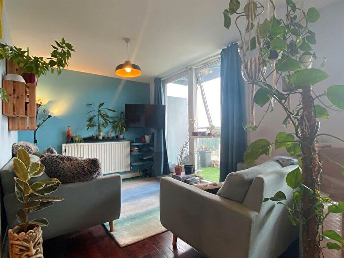 2 Bedroom Duplex To Rent In Langley Walk, Birmingham, B15