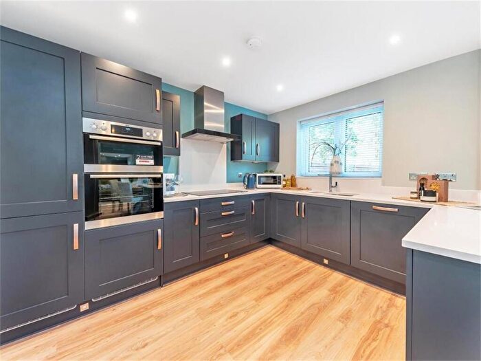 4 Bedroom Detached House For Sale In Waverley Drive, Wellingborough, NN8