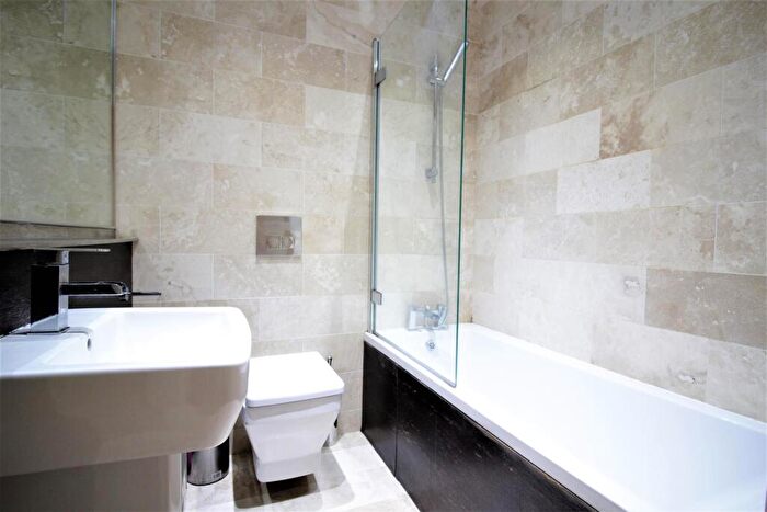 2 Bedroom House To Rent In Trickett Road, Sheffield, S6