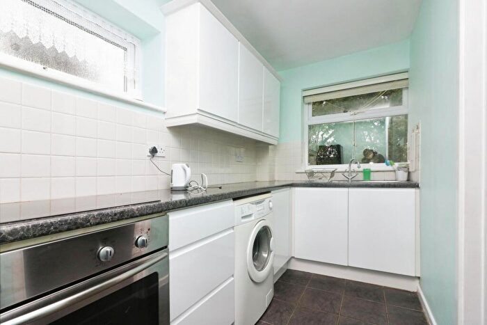 1 Bedroom Flat For Sale In Milton Road, Harpenden, AL5