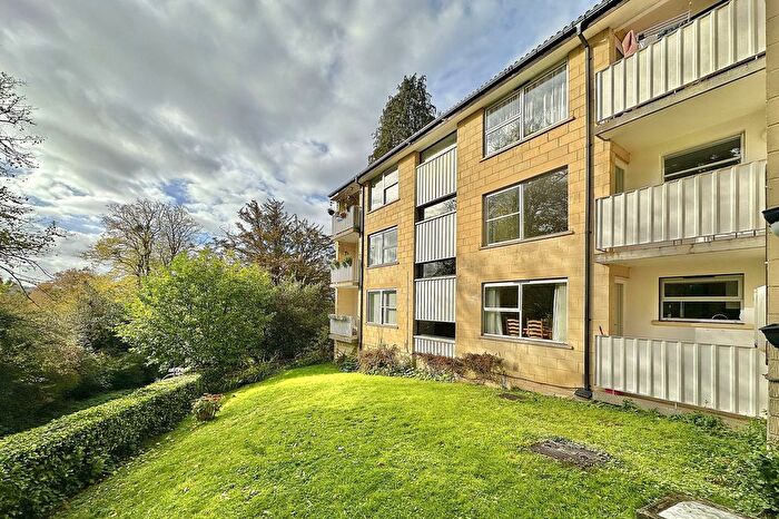 3 Bedroom Flat For Sale In Weston Park West, Bath, BA1