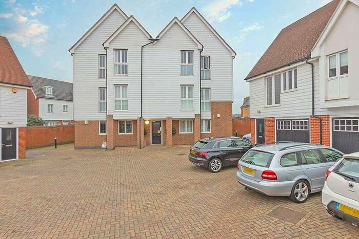 2 Bedroom Penthouse Flat To Rent In Bluebell Drive, Sittingbourne, Kent, ME10