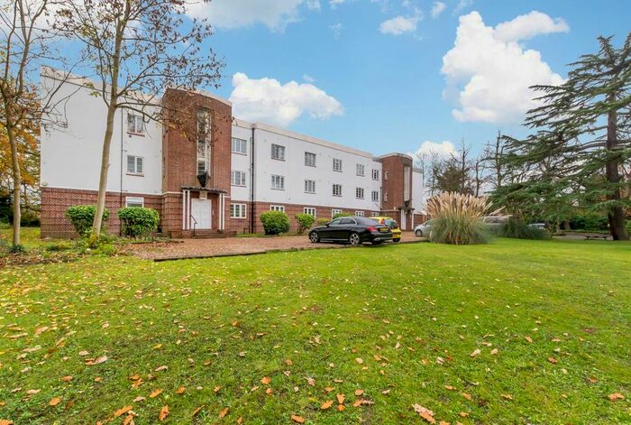 3 Bedroom Flat To Rent In The Woodlands, Upper Norwood, SE19