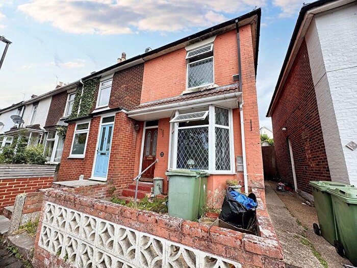 2 Bedroom End Of Terrace House For Sale In Norman Road, Southampton, SO15