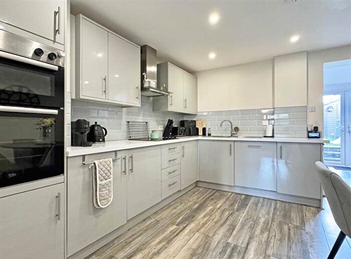 3 Bedroom End Of Terrace House For Sale In Dunoon Close, Braintree, CM7