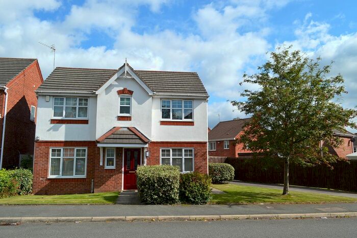 3 Bedroom Detached House To Rent In Howgill Crescent, Oldham, OL8