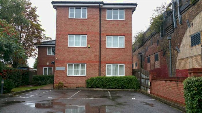1 Bedroom Flat To Rent In Palmerston Court, South Harrow, HA2