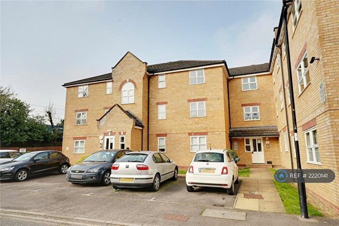 2 Bedroom Flat To Rent In Kirkland Drive, Enfield, EN2