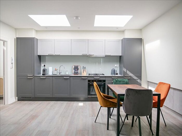 2 Bedroom Flat To Rent In Hesketh Place, London, W11