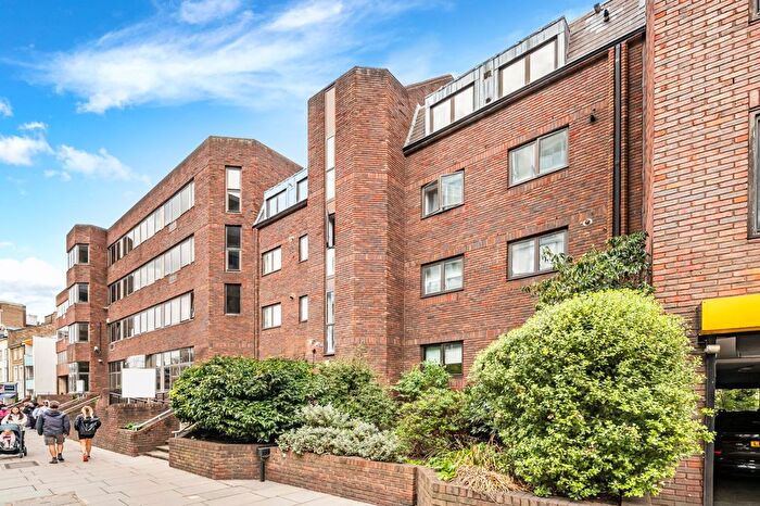 2 Bedroom Flat To Rent In Upper Richmond Road, Putney Hill, SW15
