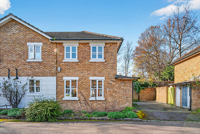 2 Bedroom Semi Detached House For Sale In Manor Road, London, N16