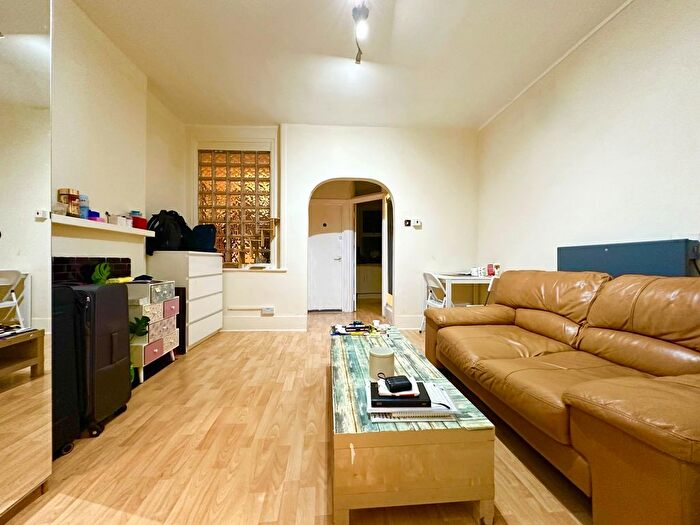 1 Bedroom Flat To Rent In Commercial Road, Aldgate, London, E1