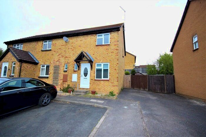 2 Bedroom Property To Rent In Rutherford Close, Billericay, CM12