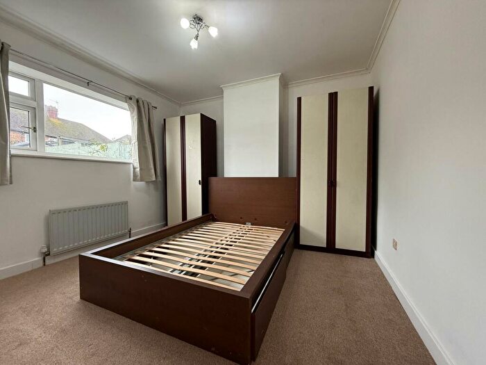 2 Bedroom Flat To Rent In Elmbrook Gardens, Eltham, SE9