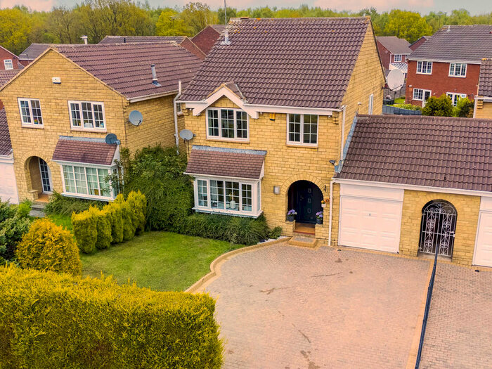 4 Bedroom Detached House For Sale In Oakdene Drive, Alwoodley, Leeds, LS17