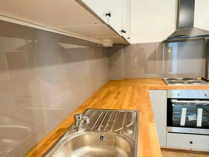 2 Bedroom Apartment To Rent In Tollington Park, Finsbury Park, London, N4