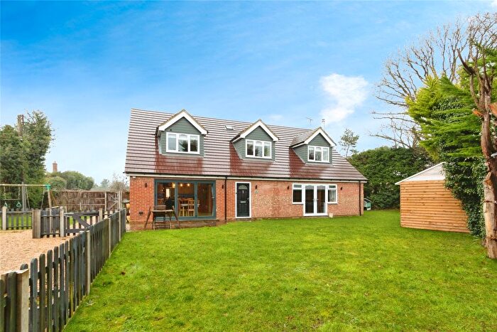 5 Bedroom Detached House For Sale In Clappsgate Road, Pamber Heath, Tadley, Hampshire, RG26