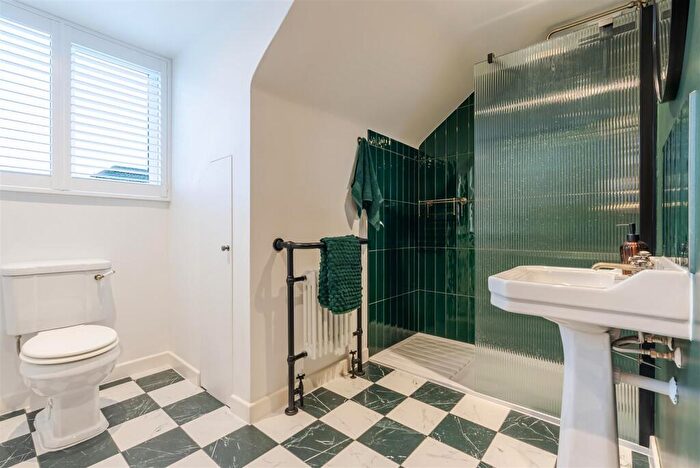 3 Bedroom Detached House For Sale In Fox Covert Close, Sunninghill, SL5