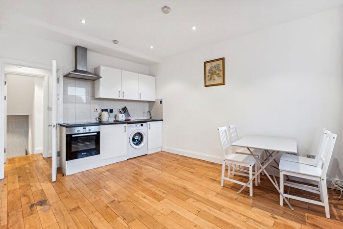 4 Bedroom Flat To Rent In Askew Road, Askew Village, W12