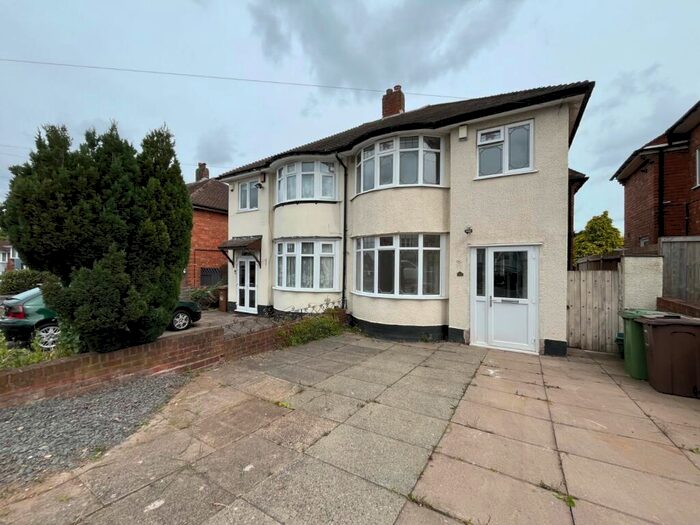 3 Bedroom Semi-Detached House To Rent In Valley Road, Solihull, West Midlands, B92