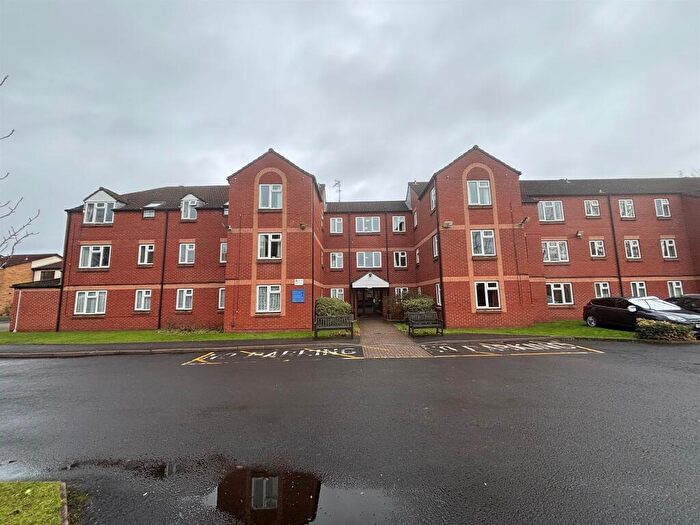 2 Bedroom Flat For Sale In Pembroke Way, Birmingham, B28
