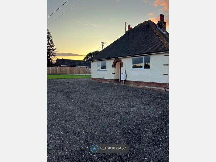 3 Bedroom Bungalow To Rent In Maldon Road, Colchester, CO3