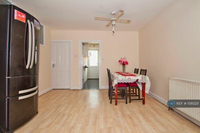 4 Bedroom Terraced House To Rent In Lynton Road, Harrow, HA2