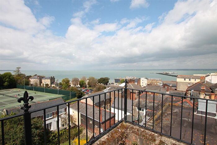3 Bedroom Flat To Rent In Union Street, Ryde, PO33