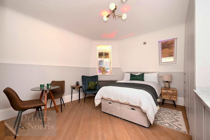 Studio To Rent In Montserrat Road, Putney, London, SW15