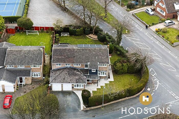 5 Bedroom Detached House For Sale In St. Helens Grove, Wakefield, WF2