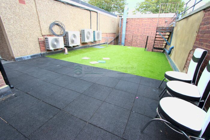 2 Bedroom Flat To Rent In Chase Side, London, N14