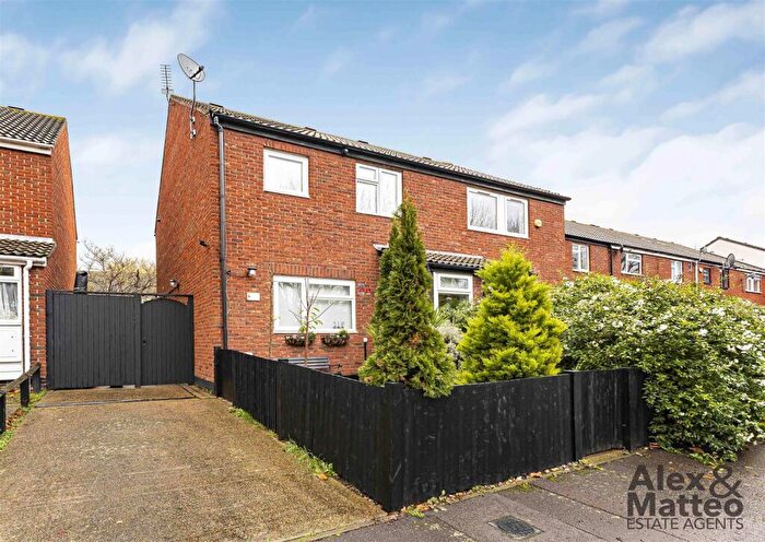 2 Bedroom House For Sale In Globe Pond Road, Rotherhithe, SE16