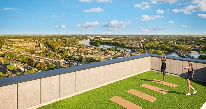 2 Bedroom Flat For Sale In Kew Bridge Rise, Kew Bridge, TW8
