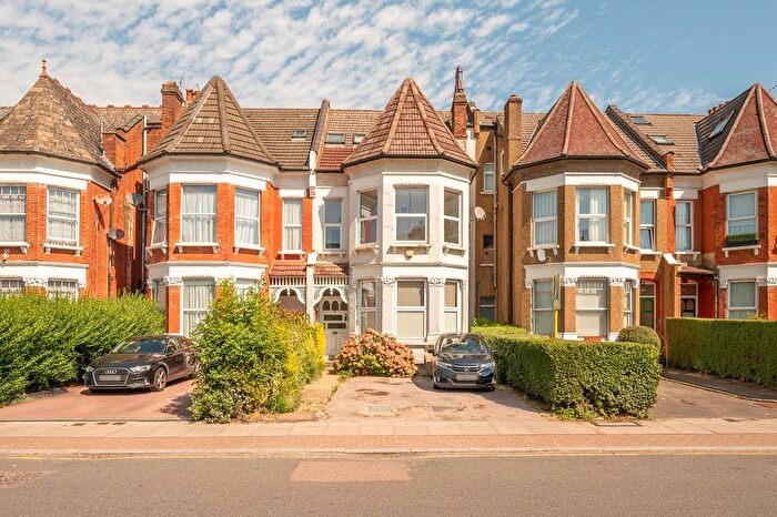 2 Bedroom Flat To Rent In Woodside Park Road, Woodside Park, London, N12