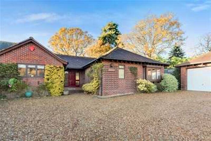 3 Bedroom Bungalow To Rent In South Grove, Lymington, SO41