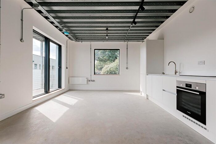 1 Bedroom Flat To Rent In Hidden Gardens, Stãll, Kirkstall, LS5