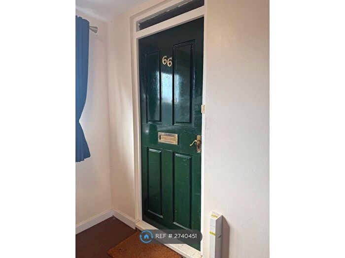 2 Bedroom Flat To Rent In Stockwell Grove, Wrexham, LL13